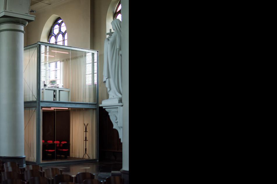 bureel en vergaderruimte in de kerk van Hooglede
